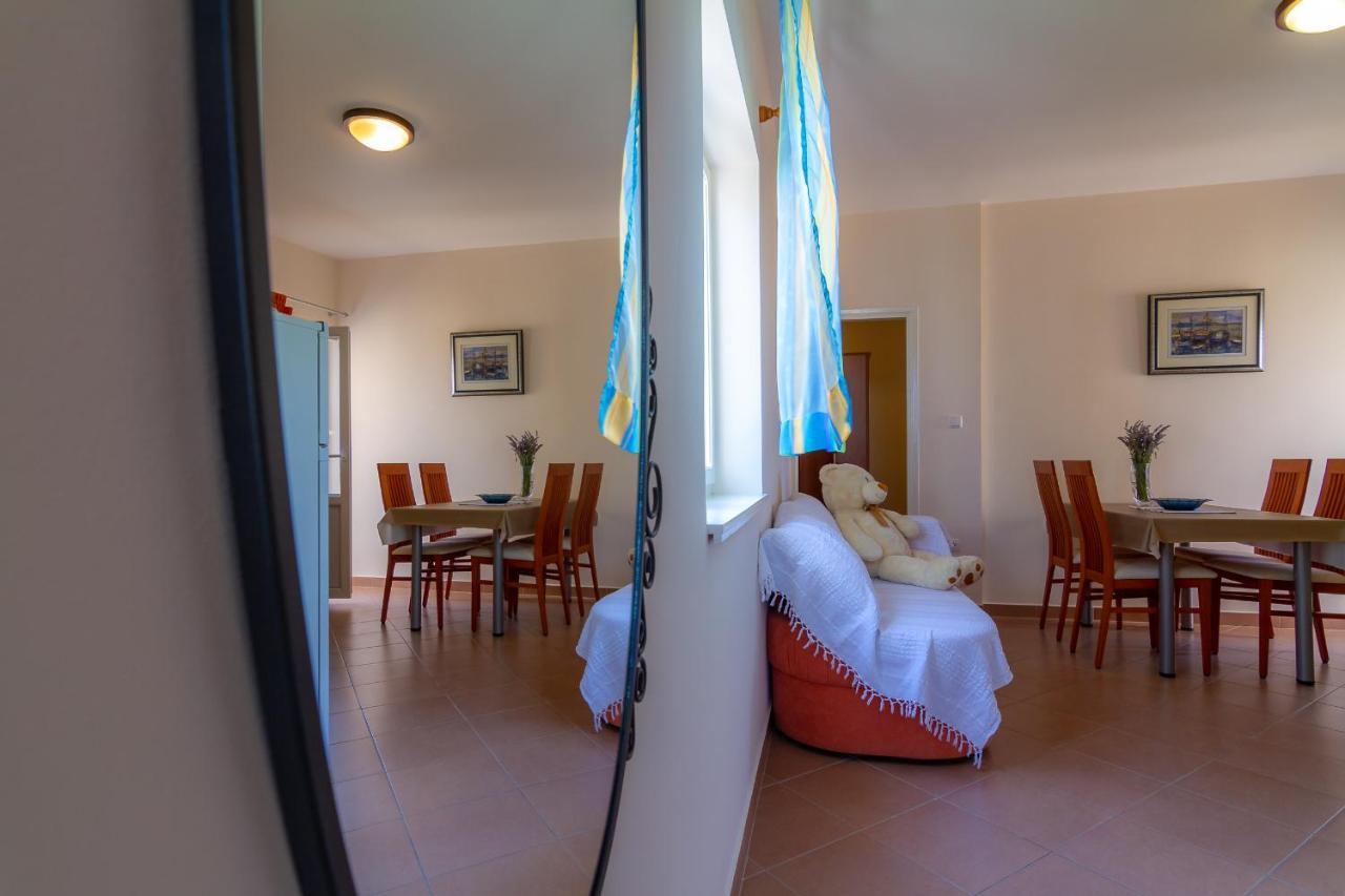 Apartman Haus Maja Banjol Exterior foto